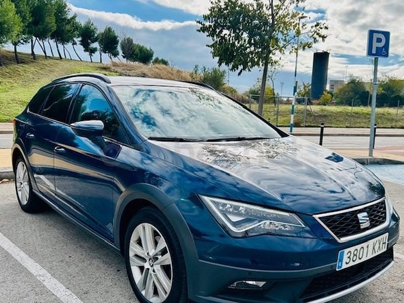 Usado Seat Leon 150 CV (110 kW) 2019 Azul Familiar
