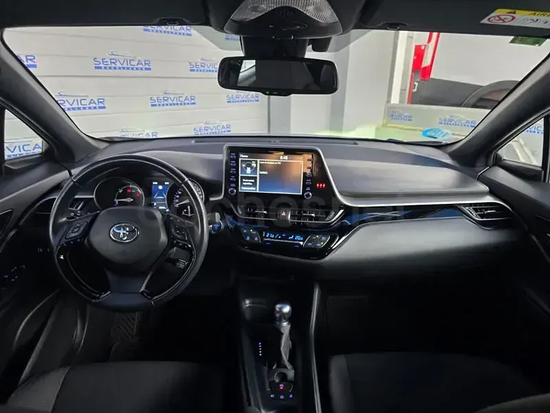 Usado Toyota C-HR Advance 122 CV (89 kW) 2022 Gris / plata SUV