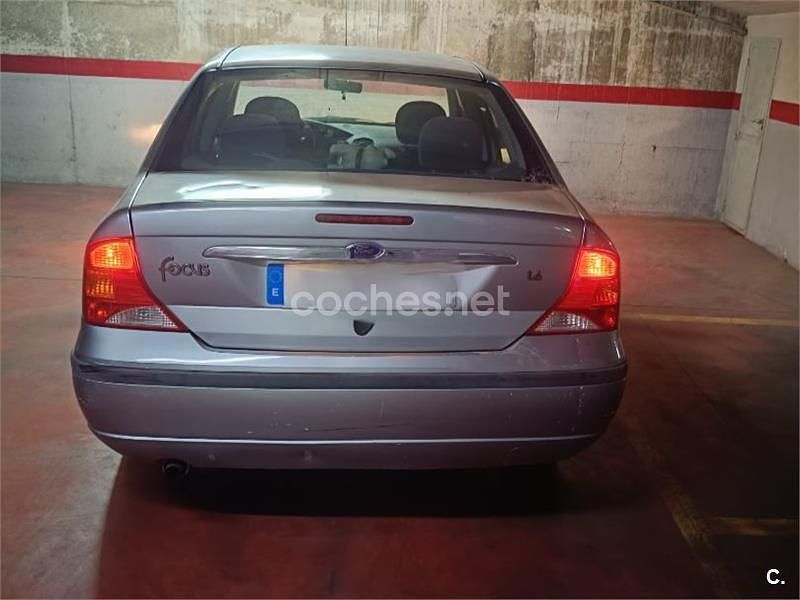 Gris / plata Usado 2003 Ford Focus Ambiente Berlina | 2300 € (Precio justo) - Imagen 1/4