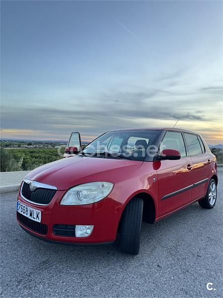 Rojo Usado 2008 Skoda Fabia Comfort Berlina | 3000 € (Precio justo) - Imagen 1/4