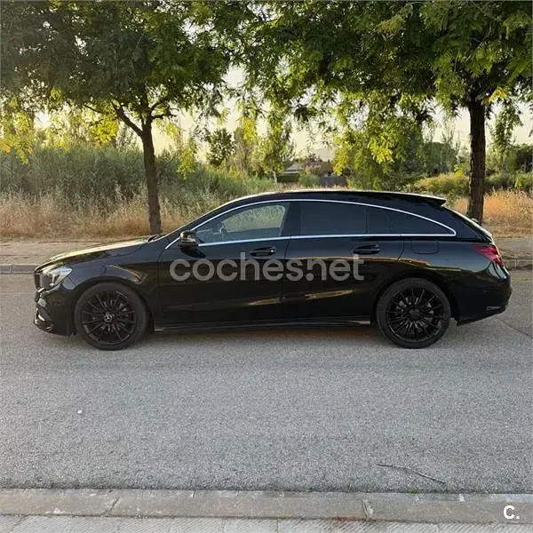 Usado Mercedes CLA200 Shooting Brake AMG line 136 CV (100 kW) 2017 Negro Familiar
