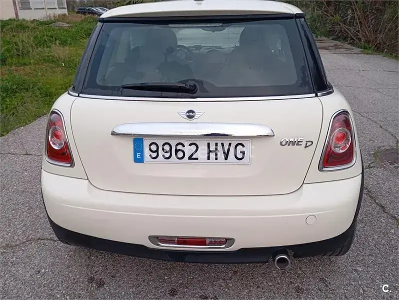 Usado Mini Cooper D 112 CV (82 kW) 2014 Beige Utilitario