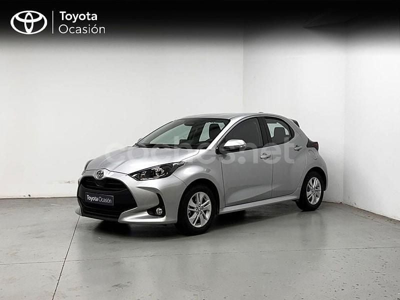 Gris / plata Usado 2024 Toyota Yaris Hybrid Business Edition Berlina | 20.900 € (Precio justo) - Imagen 1/4