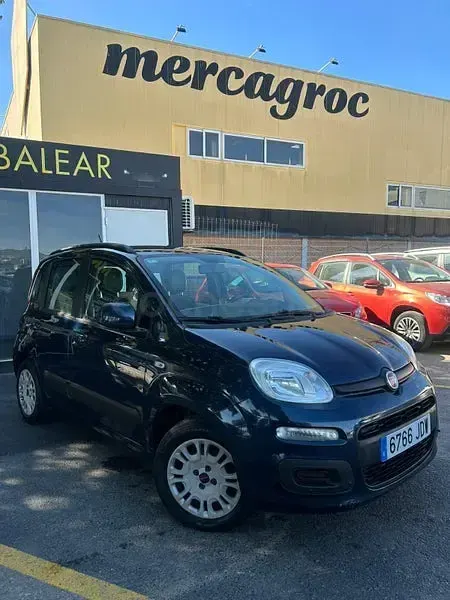 Usado Fiat Panda Lounge 69 CV (50 kW) 2015 Azul Utilitario