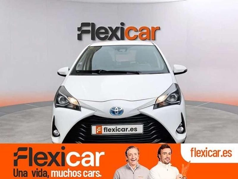 Usado Toyota Yaris Active 111 CV (81 kW) 2019 Blanco Utilitario