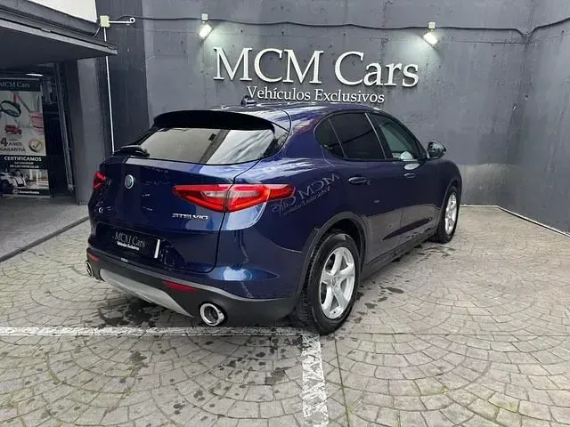 Usado Alfa Romeo Stelvio Super 180 CV (132 kW) 2017 Azul SUV
