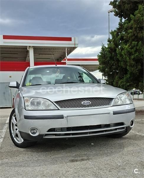 Gris / plata Usado 2001 Ford Mondeo Trend Berlina | 4000 € (Buen precio) - Imagen 1/2