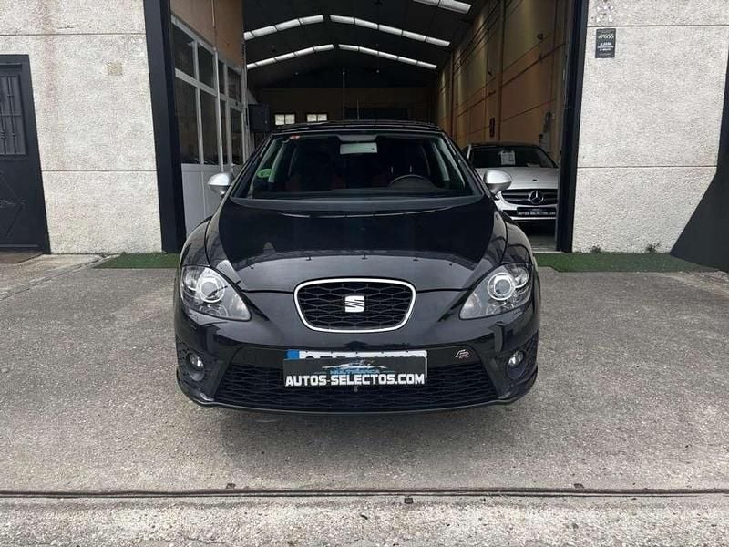 Usado Seat Leon FR 140 CV (102 kW) 2012 Negro Utilitario