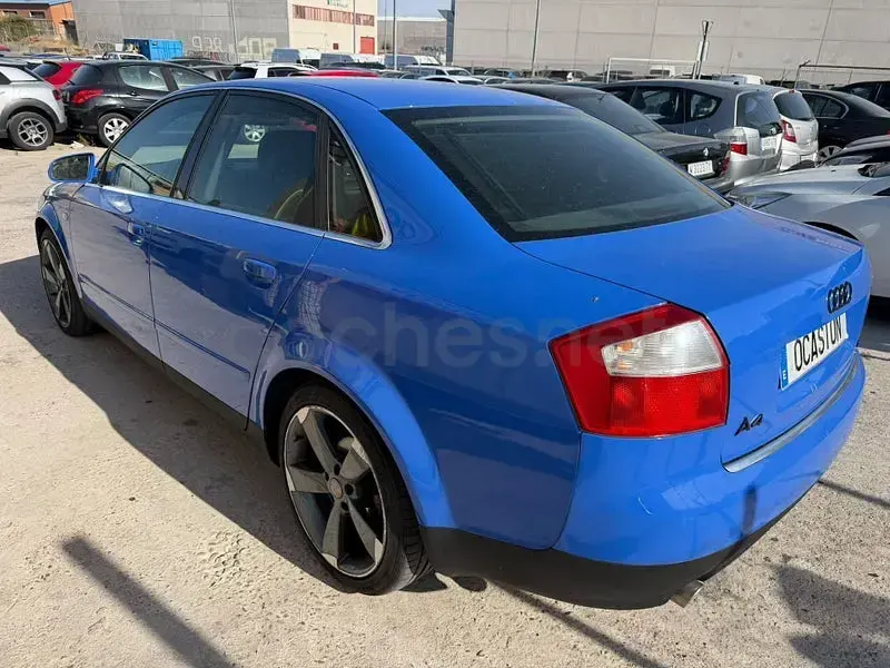 Usado Audi A4 150 CV (110 kW) 2003 Azul Berlina