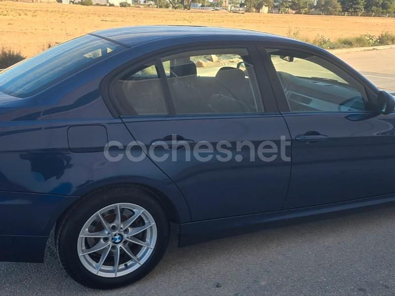 Usado BMW 318 Sport Line 143 CV (105 kW) 2012 Azul Berlina
