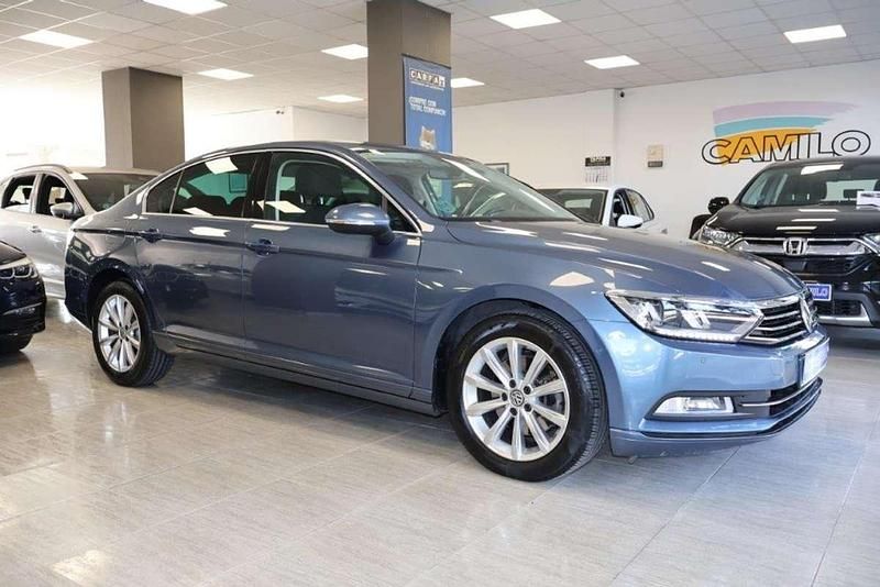 Usado VW Passat Advance 150 CV (110 kW) 2018 Azul Berlina