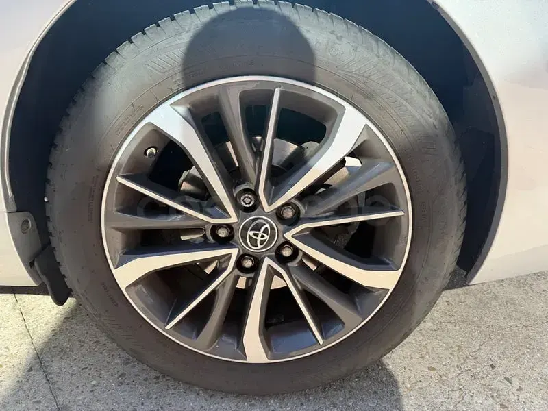 Usado Toyota Avensis Advance 112 CV (82 kW) 2016 Gris / plata Familiar