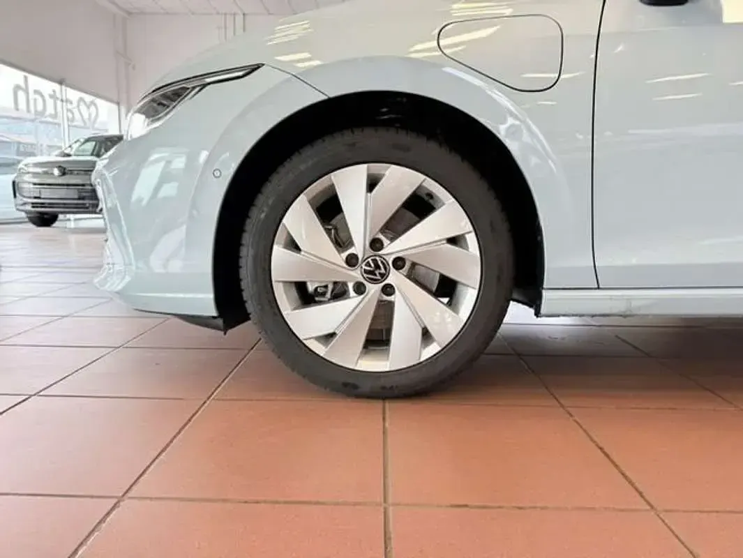 Usado VW Golf VIII 204 CV (150 kW) 2025 Azul Berlina