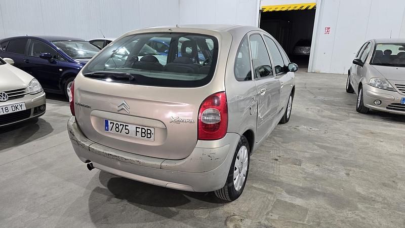 Usado Citroën Xsara Picasso Exclusive 92 CV (67 kW) 2006 Beige Monovolumen