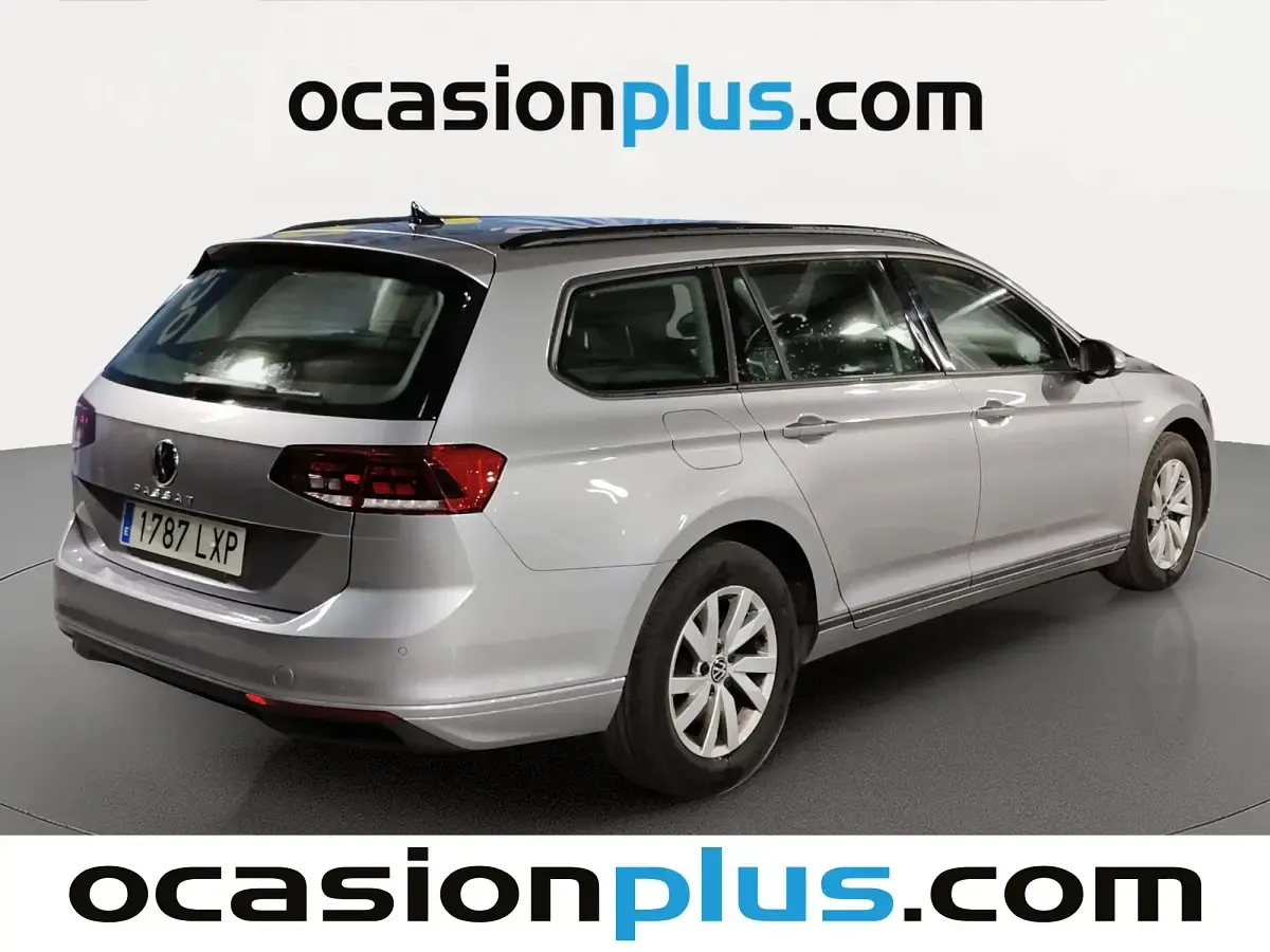 Usado VW Passat Business 150 CV (110 kW) 2022 Gris plata Familiar