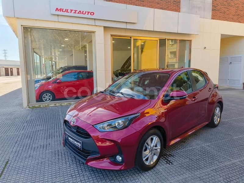 Granate Usado 2021 Toyota Yaris Hybrid Active Berlina | 15.490 € (Precio justo) - Imagen 1/4