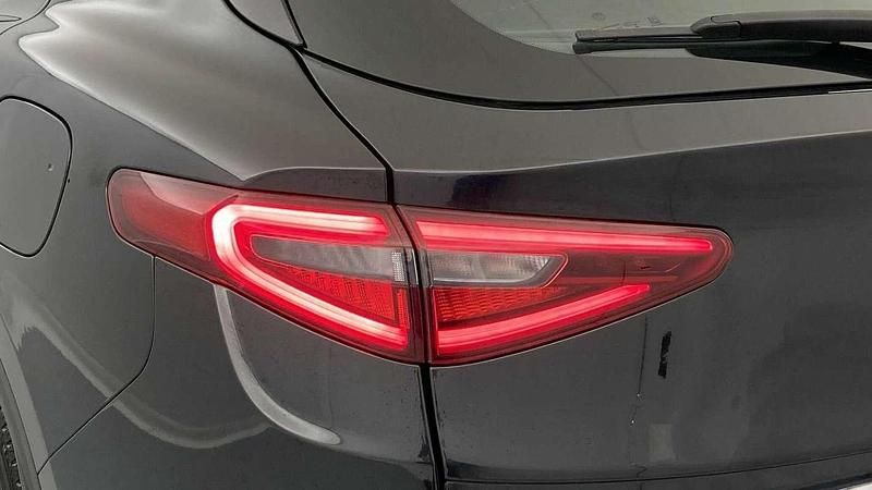 Usado Alfa Romeo Stelvio Super 160 CV (117 kW) 2022 Negro SUV