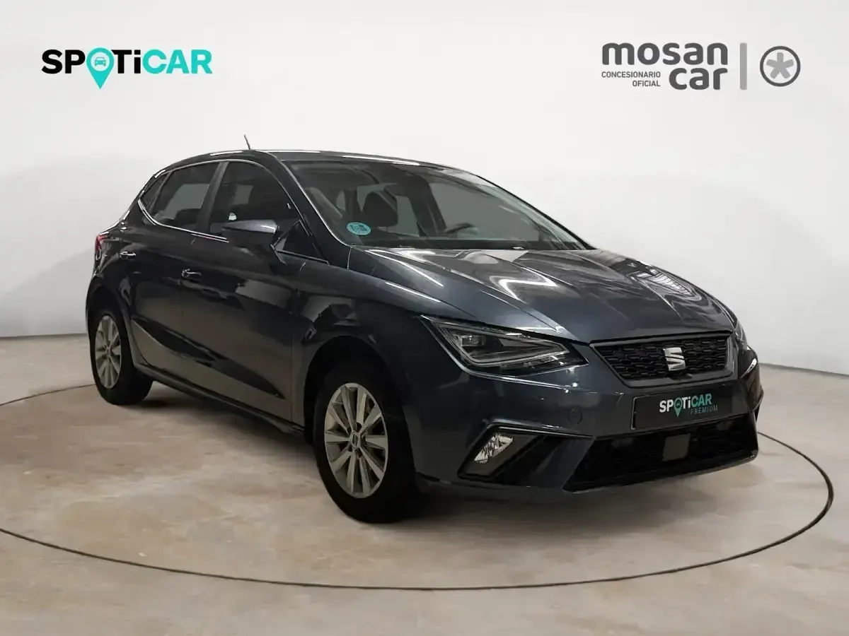 Usado Seat Ibiza Style Plus 110 CV (80 kW) 2022 Gris Utilitario