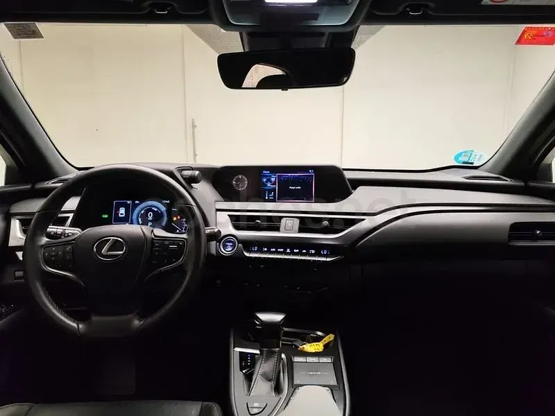 Usado Lexus UX 184 CV (135 kW) 2022 Gris / plata SUV