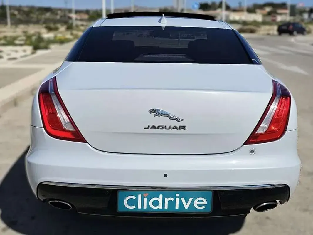 Usado Jaguar XJ R-Sport 300 CV (220 kW) 2018 Blanco Berlina