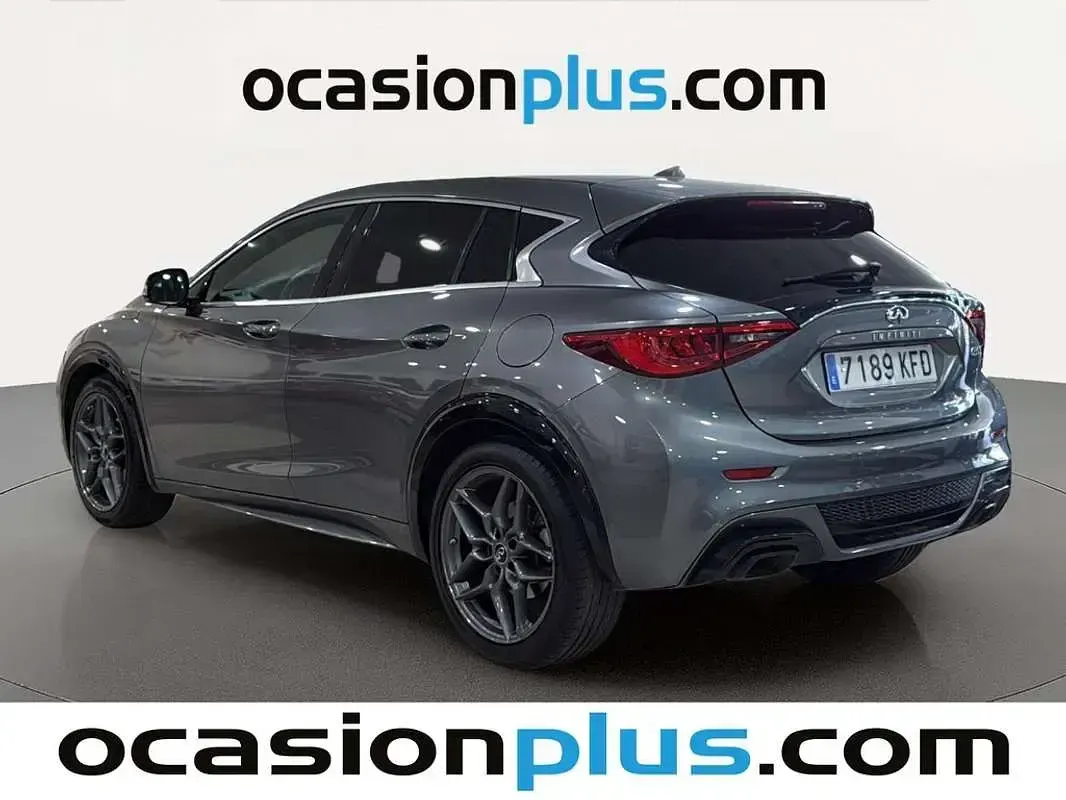 Usado Infiniti Q30 Sport Tech 109 CV (80 kW) 2017 Gris Utilitario