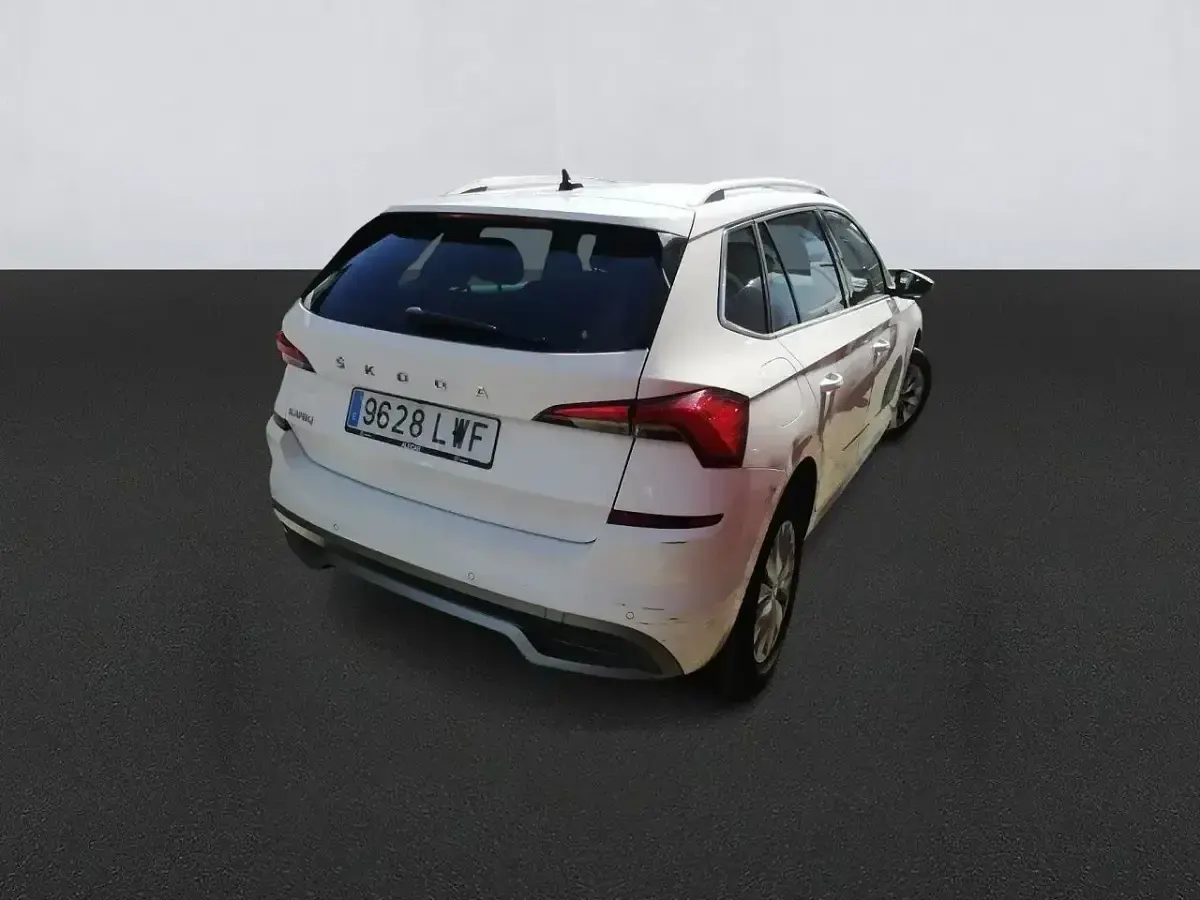 Usado Skoda Kamiq 95 CV (69 kW) 2022 Blanco SUV