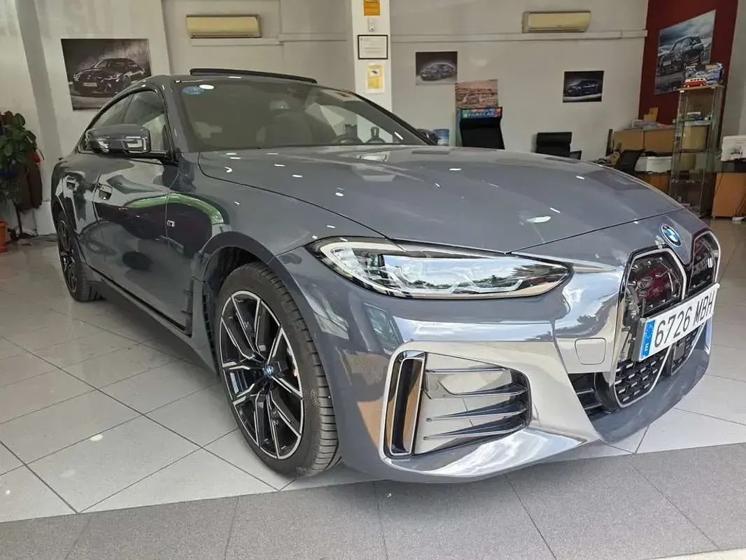 Usado BMW i4 Comfort Edition 250 kW (340 CV) 2022 Gris Berlina