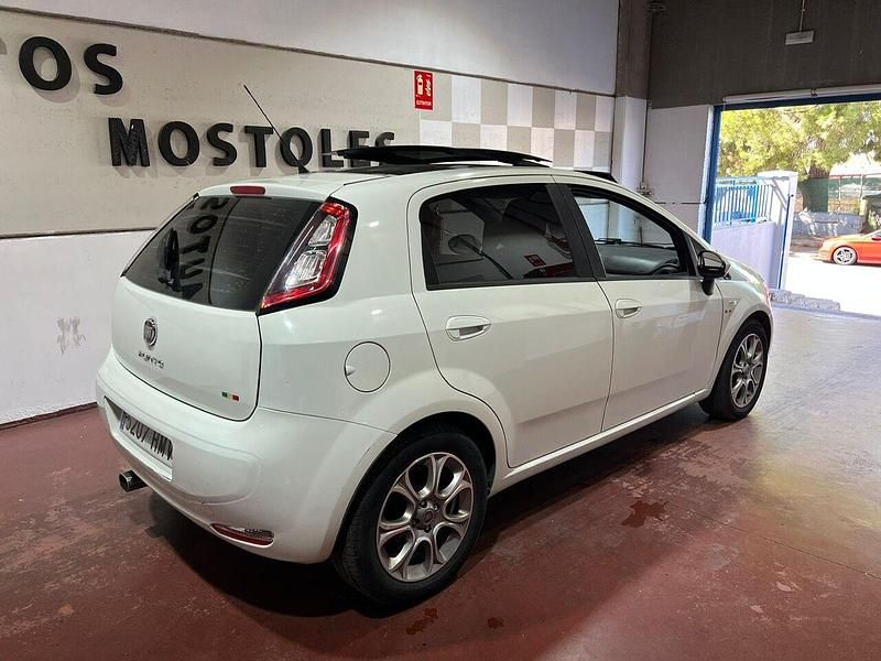 Usado Fiat Punto Lounge 95 CV (69 kW) 2012 Blanco Utilitario