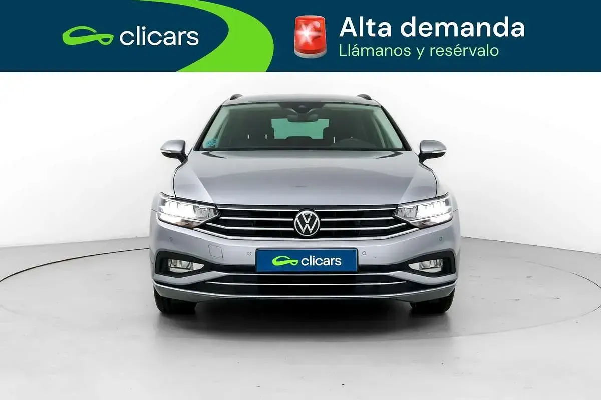 Usado VW Passat Executive 122 CV (89 kW) 2023 Plateado Familiar