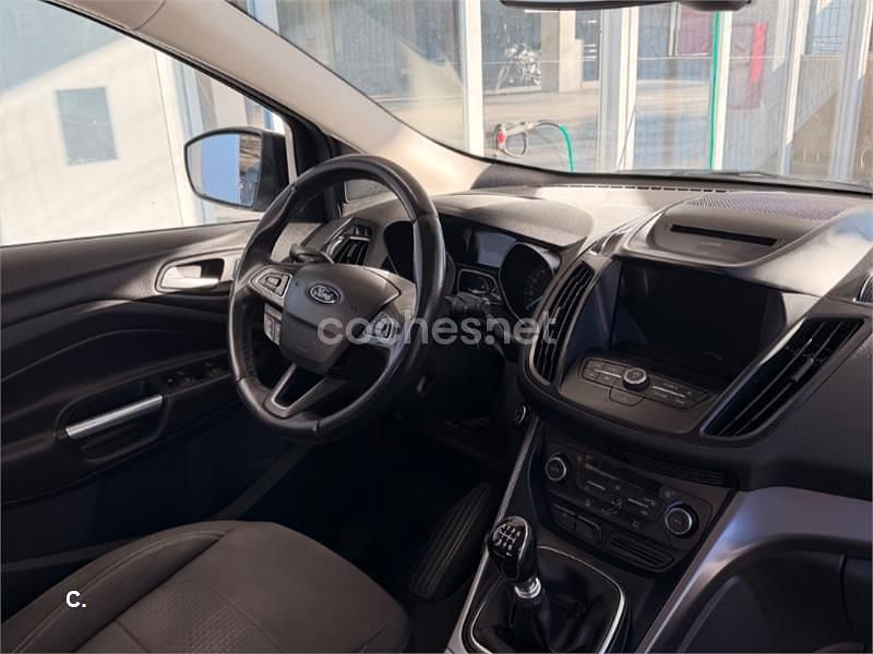 Usado Ford Kuga Business Edition 120 HP (88 kW) 2017 Preto SUV