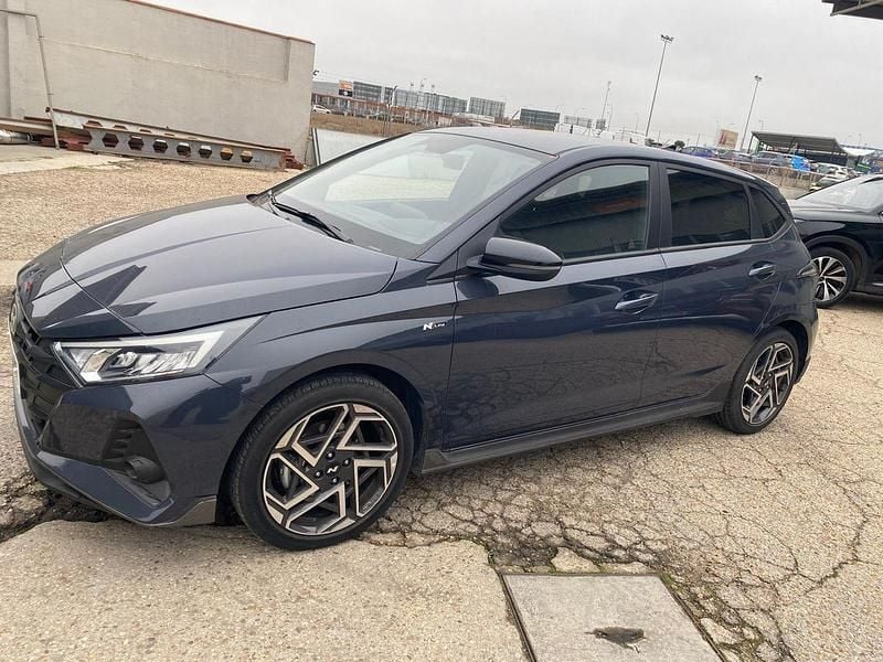 Gris Usado 2025 Hyundai i20 N Line Berlina | 19.990 € (Buen precio) - Imagen 1/4