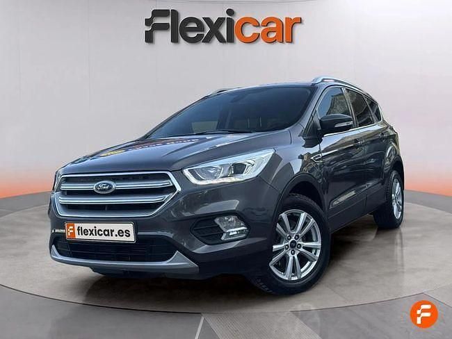 Usado Ford Kuga Trend+ 150 CV (110 kW) 2019 Gris SUV