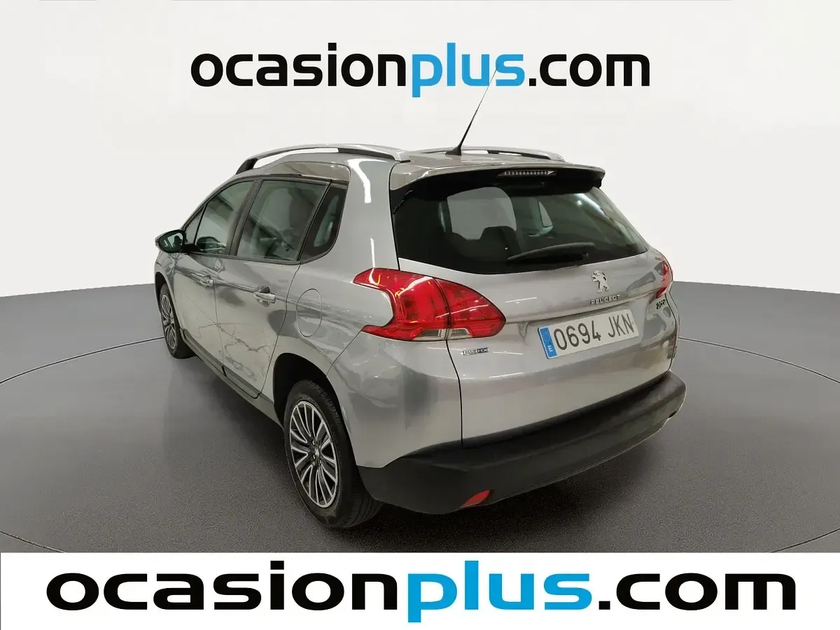 Usado Peugeot 2008 Active 100 CV (73 kW) 2015 Gris SUV