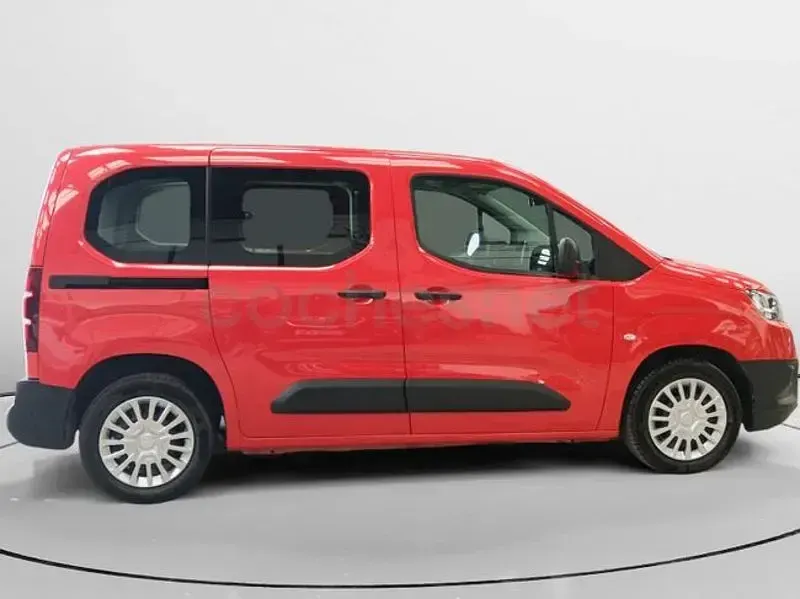 Usado Toyota Proace Verso Active 131 CV (96 kW) 2023 Rojo Familiar