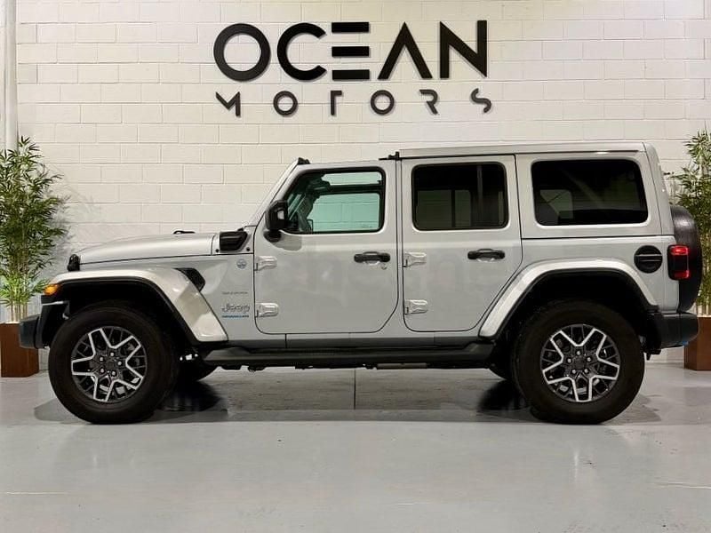 Usado Jeep Wrangler Sahara 381 CV (280 kW) 2023 Gris / plata SUV