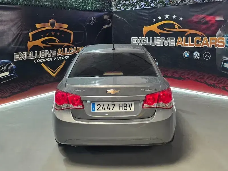 Usado Chevrolet Cruze LS 124 CV (91 kW) 2012 Gris / plata Berlina