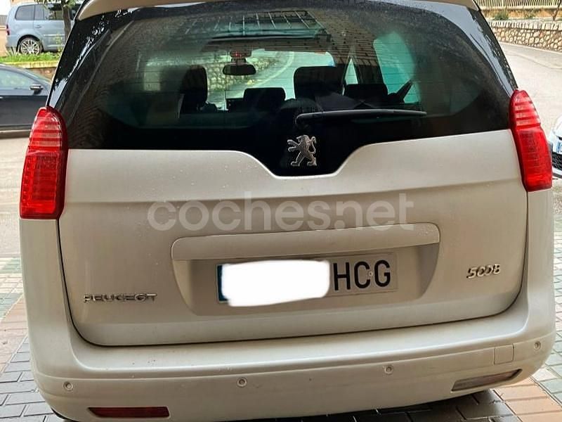 Usado Peugeot 5008 Sport 112 CV (82 kW) 2011 Blanco Monovolumen