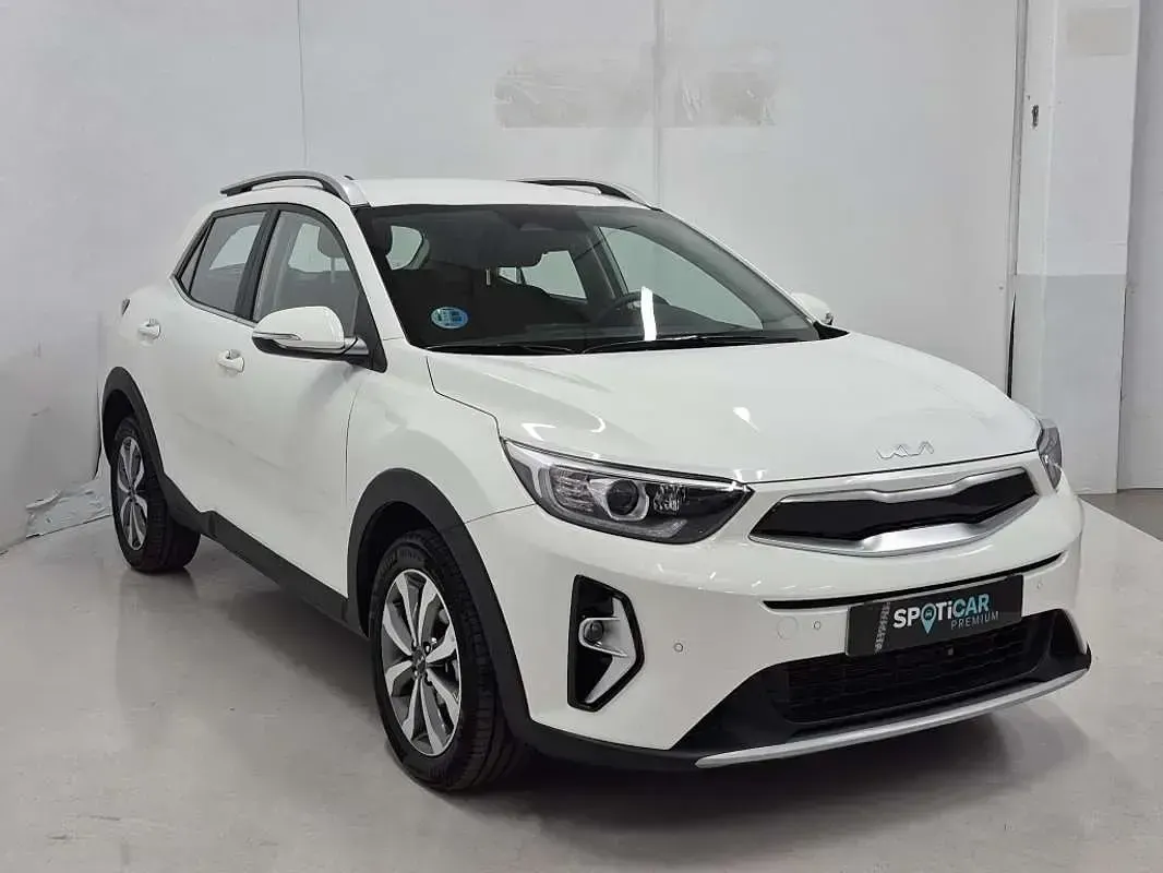 Usado Kia Stonic 101 CV (74 kW) 2025 Blanco SUV