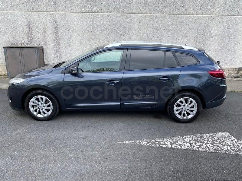 Usado Renault Mégane GrandTour Dynamique 110 CV (80 kW) 2012 Gris / plata Familiar