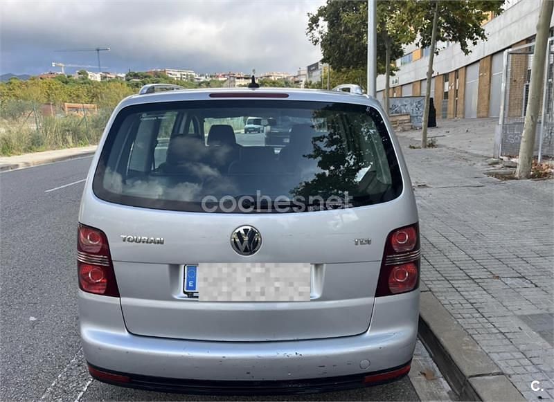 Usado VW Touran Edition 105 CV (77 kW) 2008 Gris / plata Monovolumen