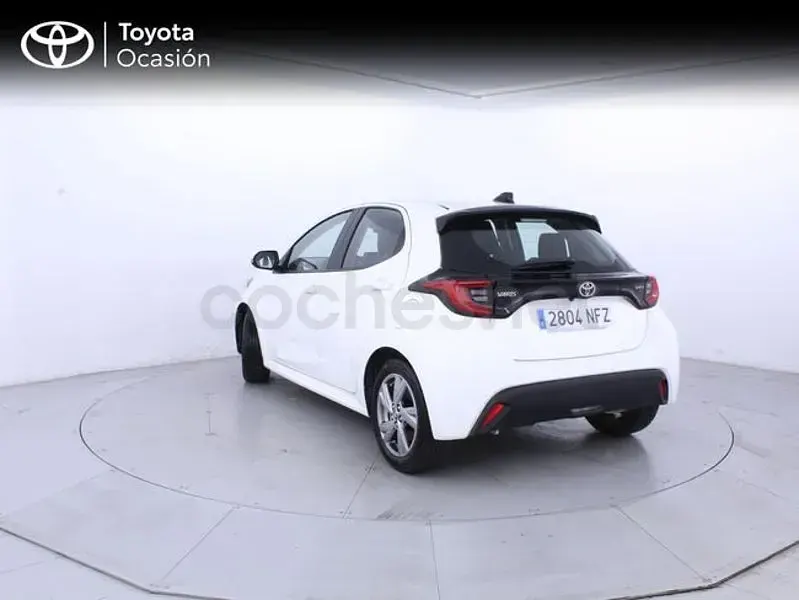 Usado Toyota Yaris Hybrid Active 116 CV (85 kW) 2025 Blanco Berlina