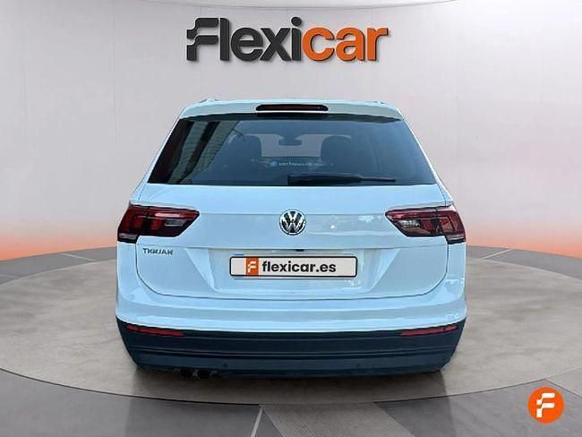 Usado VW Tiguan Edition 125 CV (91 kW) 2018 Blanco SUV