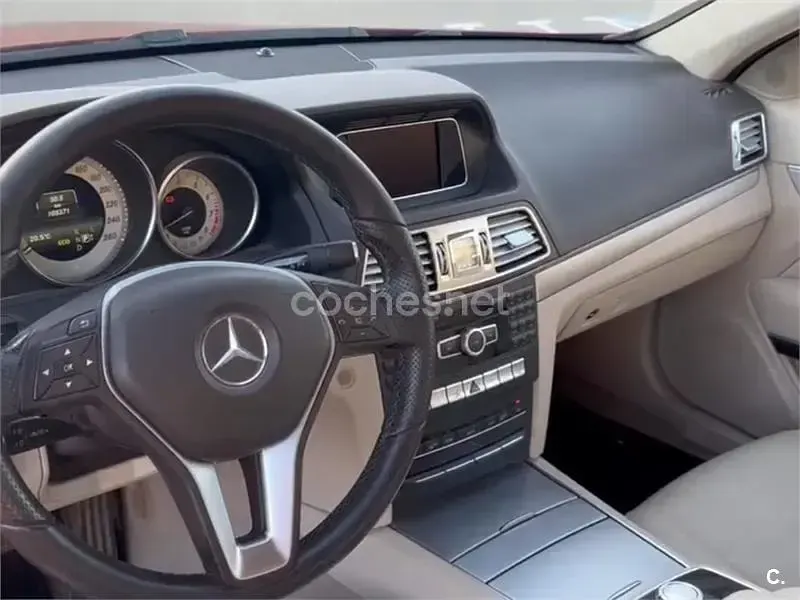 Usado Mercedes E200 184 CV (135 kW) 2014 Rojo Coupe