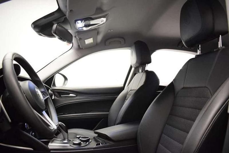 Usado Alfa Romeo Stelvio Executive 190 CV (139 kW) 2019 Rojo SUV