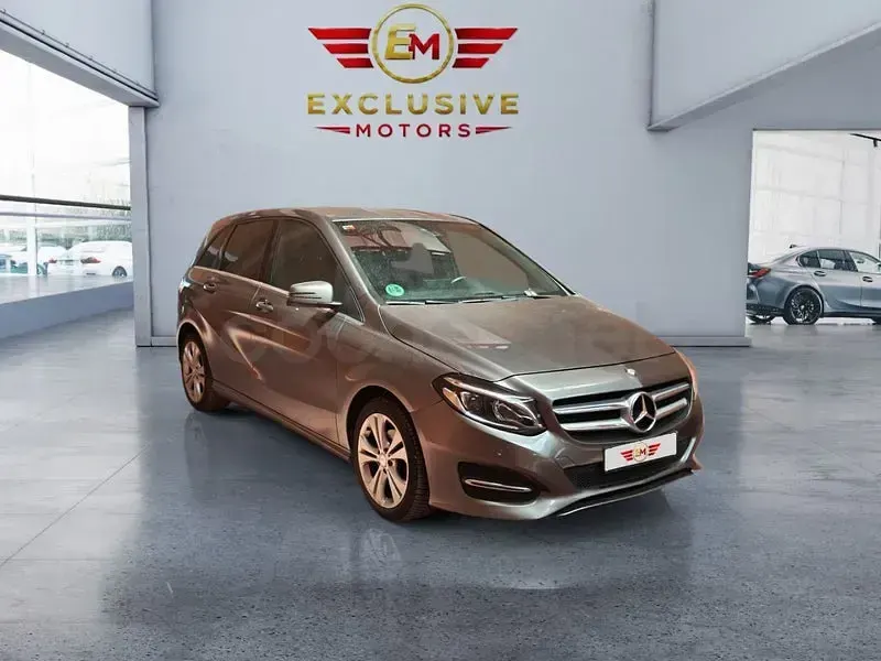 Usado Mercedes B200 136 CV (100 kW) 2016 Gris / plata Utilitario