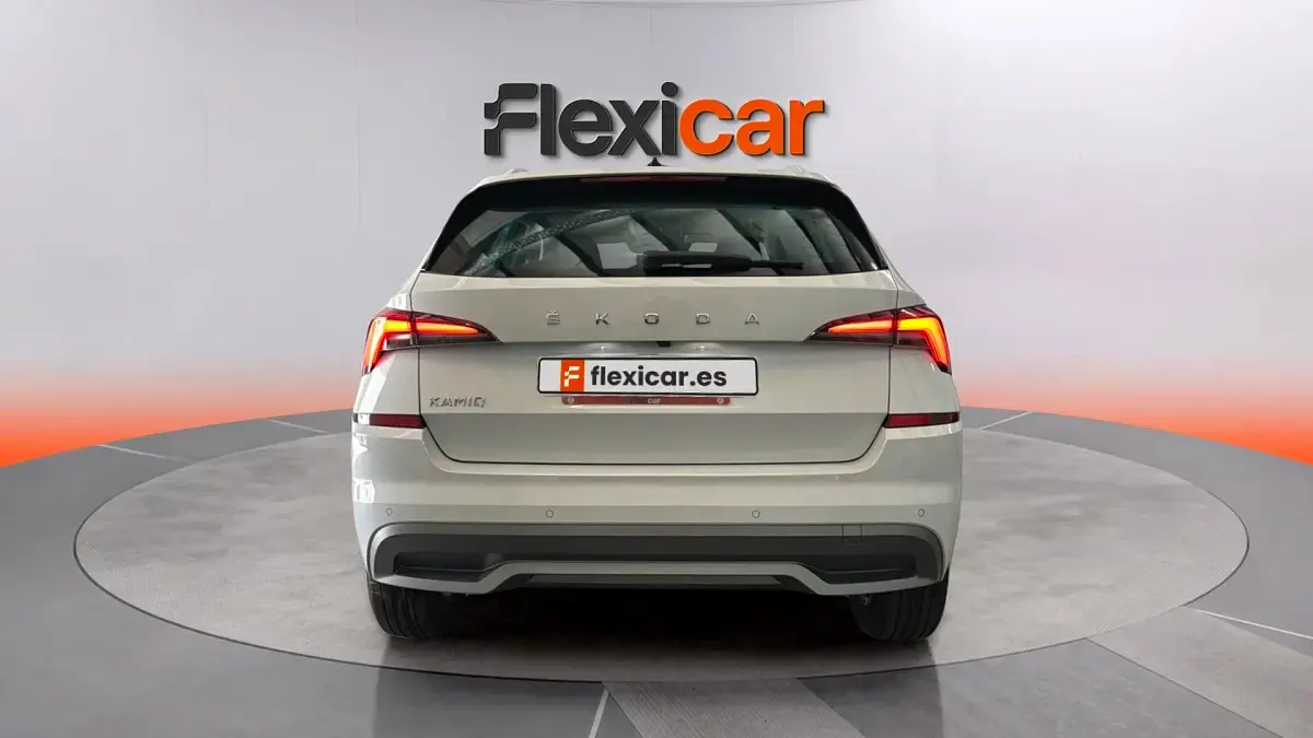 Usado Skoda Kamiq Monte Carlo 110 CV (80 kW) 2022 Blanco SUV