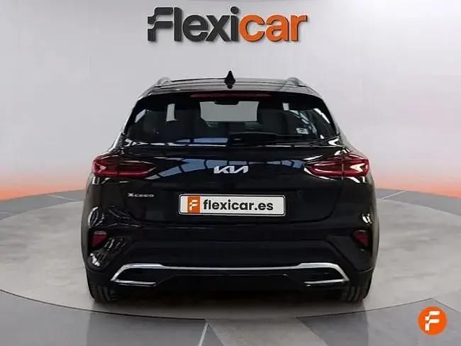 Usado Kia XCeed 120 HP (88 kW) 2022 Preto SUV