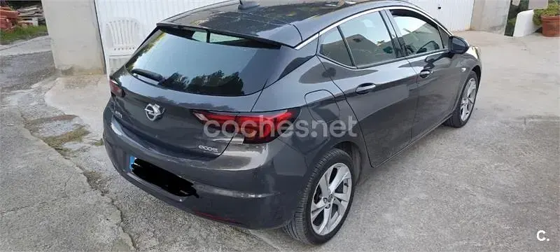 Usado Opel Astra Selective 105 CV (77 kW) 2016 Negro Berlina