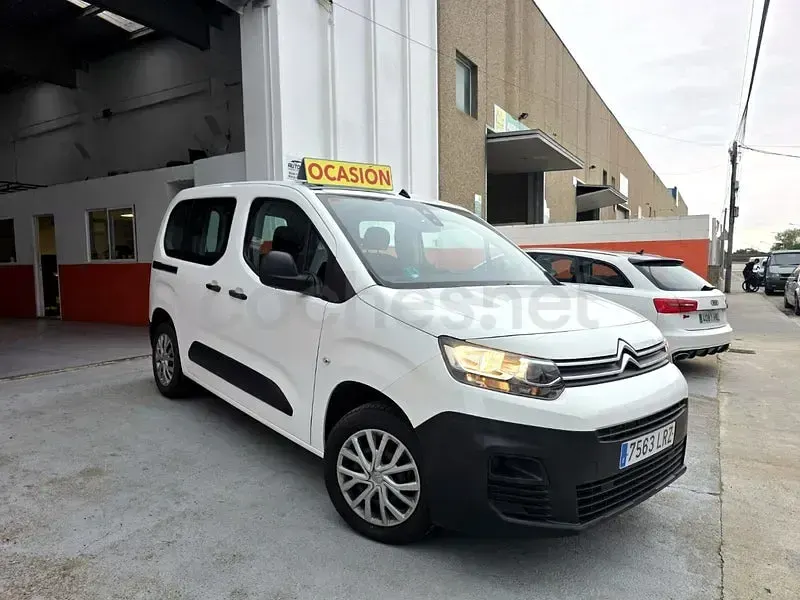 Usado Citroën Berlingo Live 102 CV (75 kW) 2021 Blanco Monovolumen