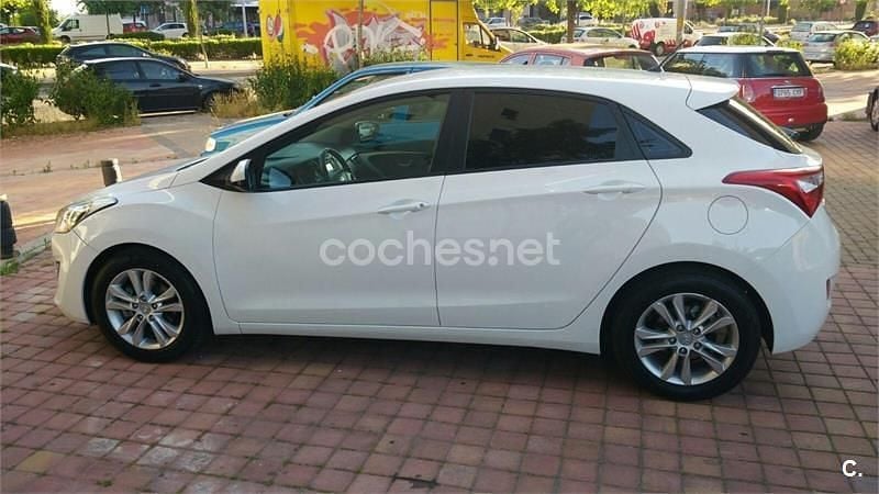 Usado Hyundai i30 GLS 110 CV (80 kW) 2013 Blanco Berlina